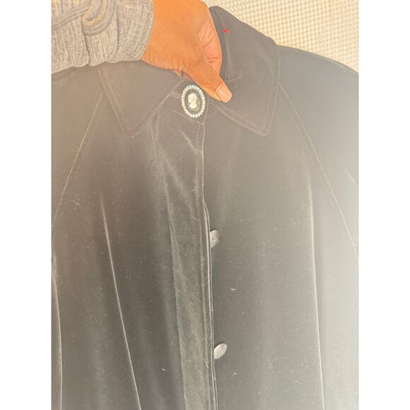 Vintage Black Velvet Long Belted Coat Size M Union Made in USA Cameo Button 70s - Picture 7 of 9